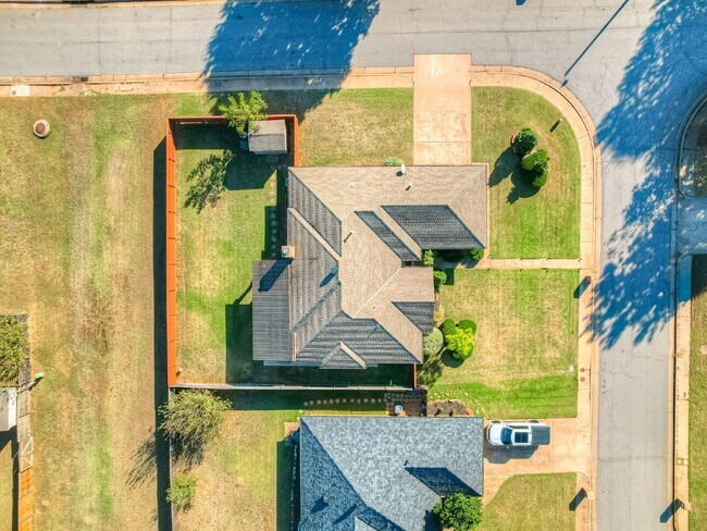 Building Photo - Immaculate Edmond Home with New Carpet and Storm Shelter!