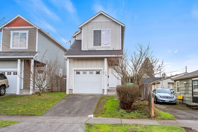 Building Photo - Large 3 bedroom 2.5 Bath Home! Tour Today!