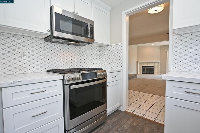 Building Photo - 27 Shepardson Ln