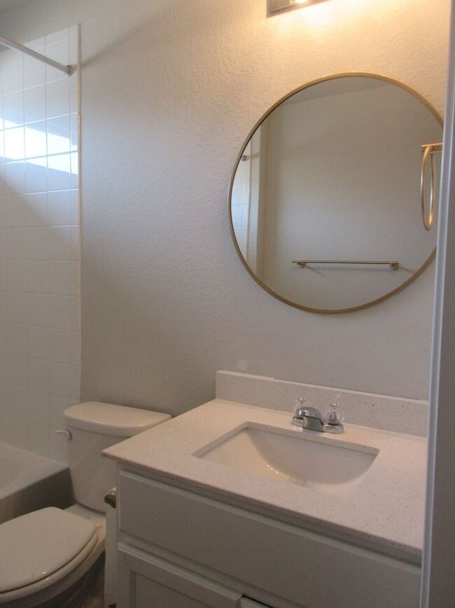 Building Photo - Home in Pioneer Crossing