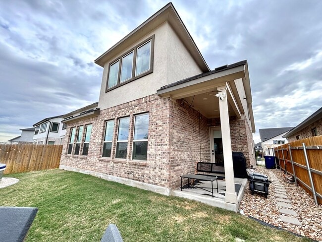 Building Photo - Spacious & Beautiful 3/BR 2/BA Two-Level Home with Garage & Fenced Yard