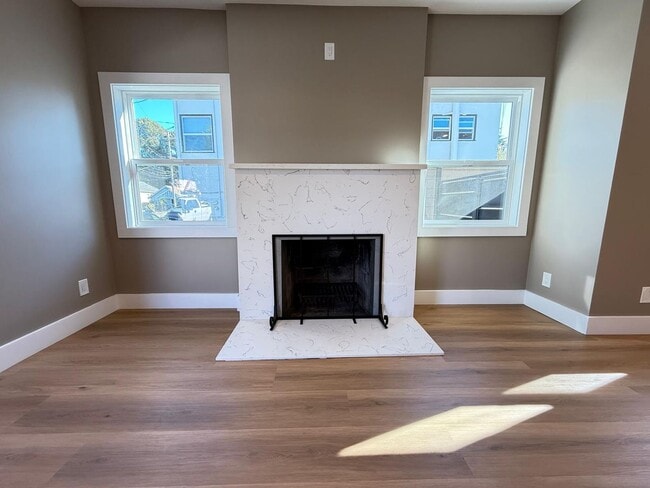 Building Photo - Beautifully Renovated Home in Oakland!