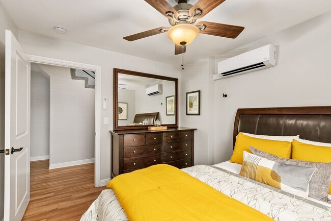 Building Photo - 3 bed 2.5  bath in the Heart of Mission Beach