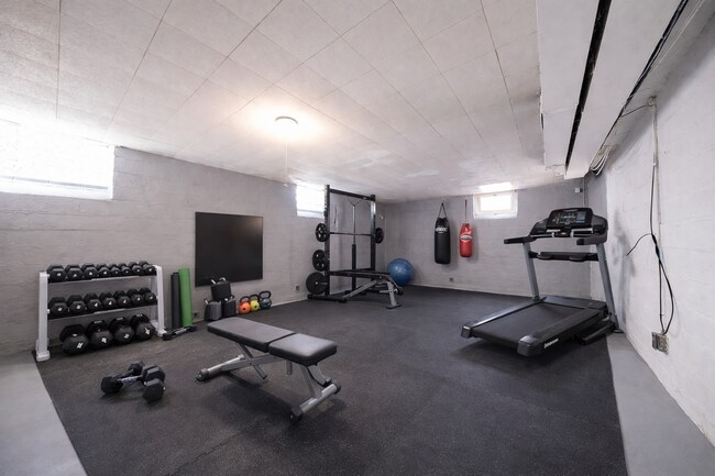 Building Photo - 5922 Portland Ave