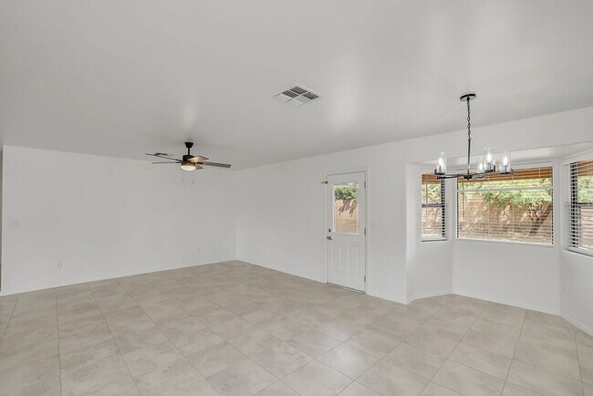 Building Photo - Gorgeous 4-Bedroom Home in Prime 85254 Loc...
