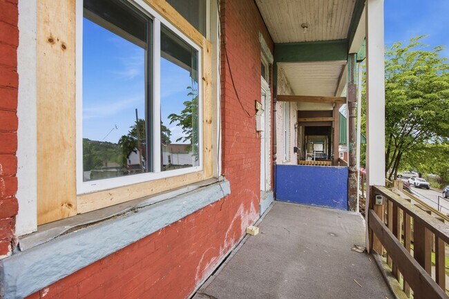 Building Photo - Three-Bedroom Home for Rent in Pittsburgh