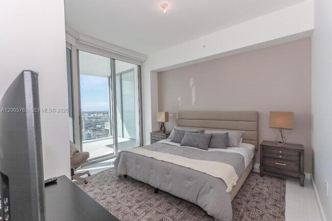 Building Photo - 851 NE 1st Ave