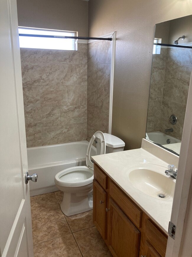 Building Photo - 16266 Charleton Dr