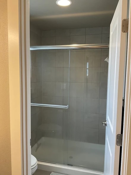 Master Bath - 616 N Willitts St