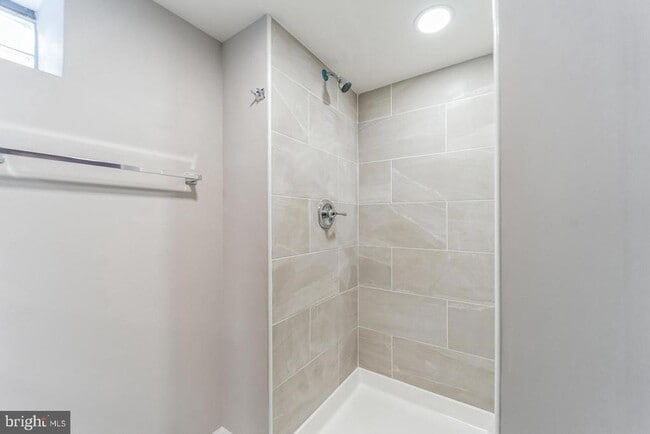 Building Photo - 4011 Mortimer Ave