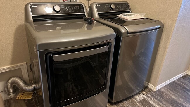 Building Photo - Newer Manufactured home  Paradise Location...