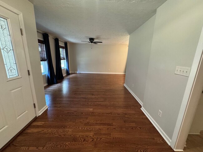 Building Photo - Spacious 3/2.5 House in Twickenham Estates...