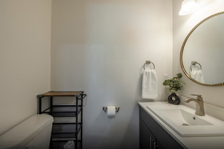 Building Photo - 1219 W 500 S