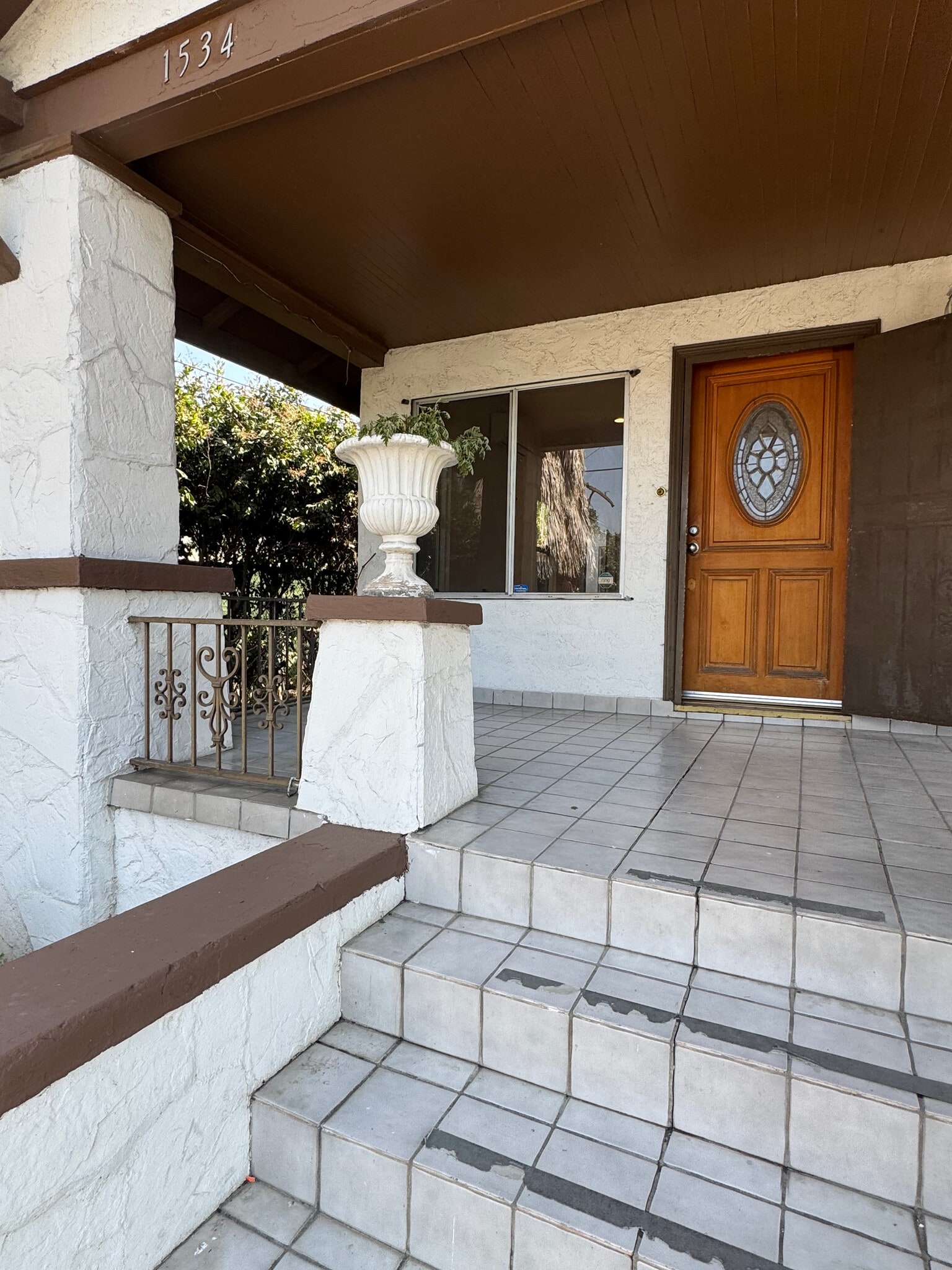 Private large porch - 1536 North Mariposa Avenue