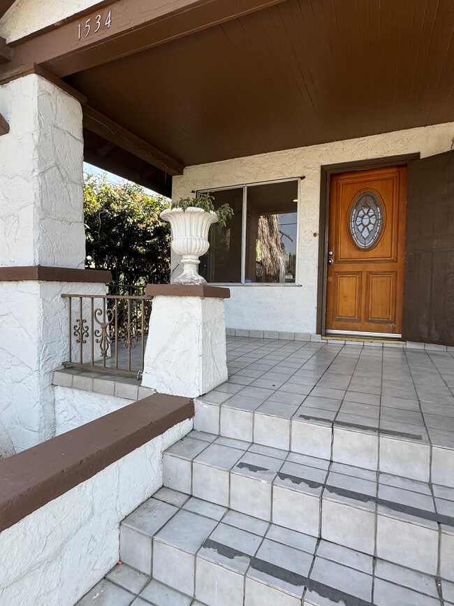 Private large porch - 1536 North Mariposa Avenue