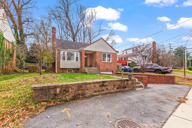 Building Photo - Charming 4-Bedroom Home in Silver Spring