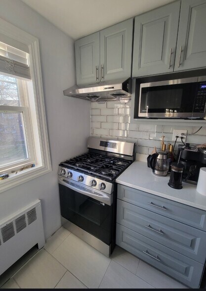 Building Photo - 22414 Kingsbury Ave