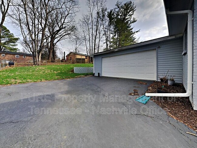 Building Photo - 510 Spring Ln