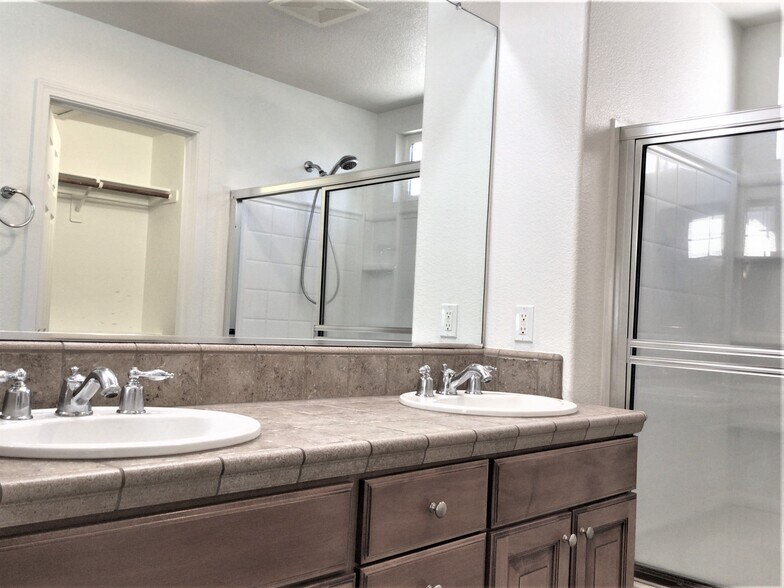 Building Photo - 6704 Altesino Dr