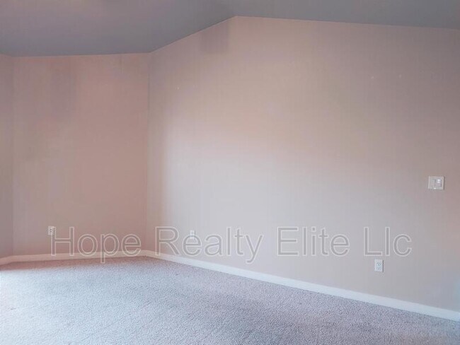 Building Photo - 1555 Promontory Bluff View