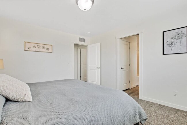 Building Photo - 5643 E Bollo St