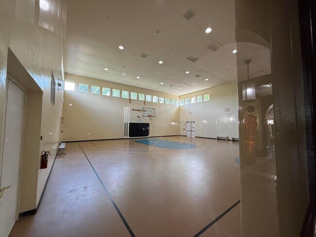 Building Photo - 2793 Shaughnessy Dr