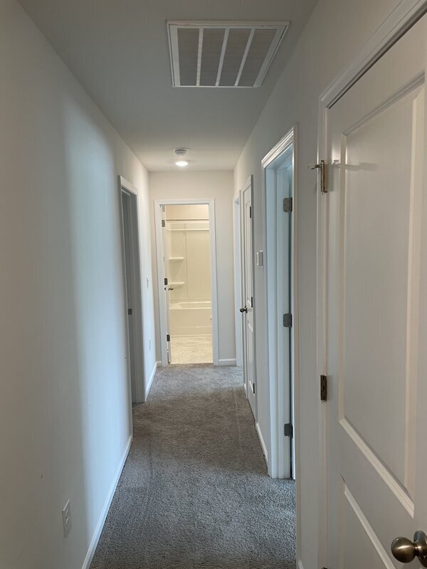 Building Photo - 440 Delahays Rd