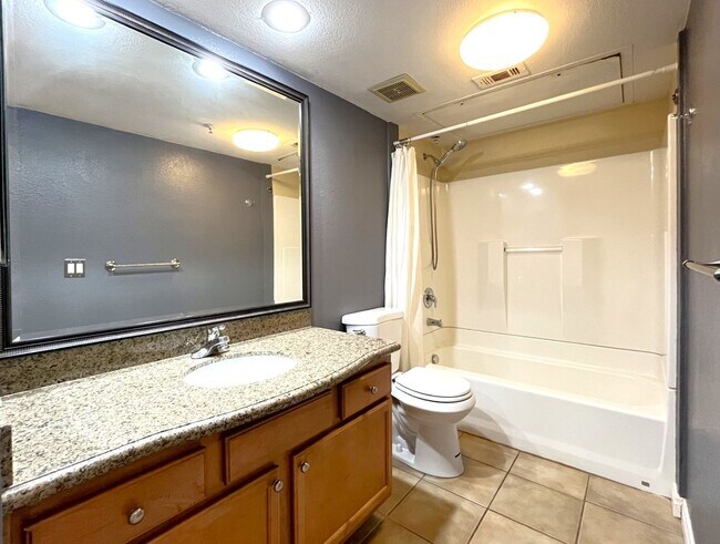 Building Photo - 1BR Condo with Private Balcony, Central A/C & Community Amenities in Corona