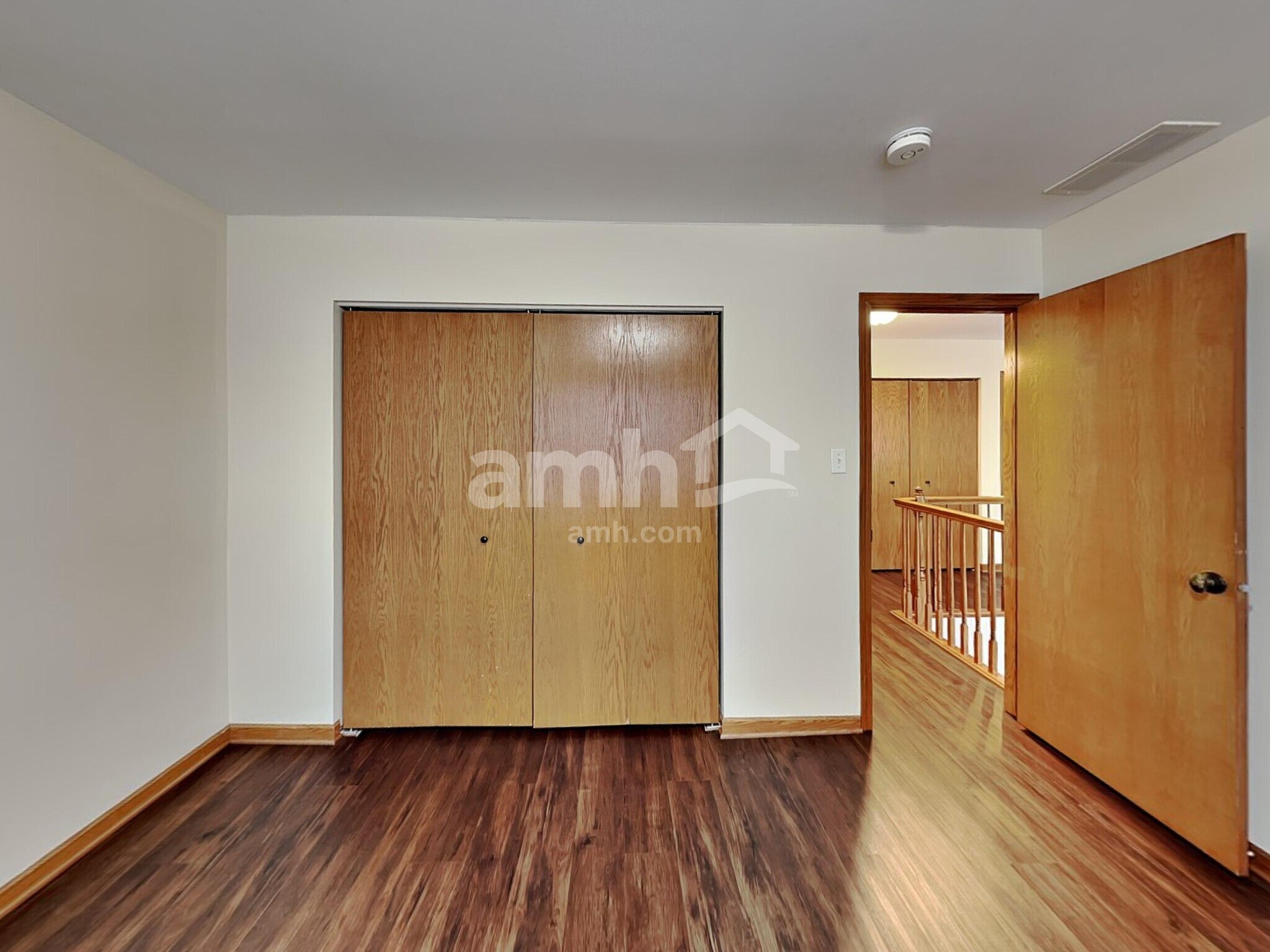 Building Photo - 902 Thorn Creek Dr