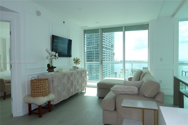 Building Photo - 500 Brickell Ave