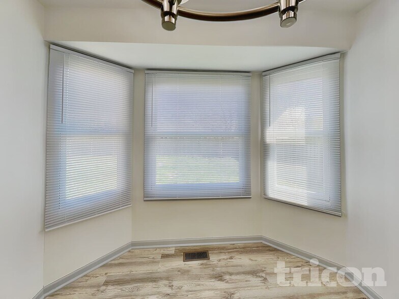 Building Photo - 1419 Farrington Ln