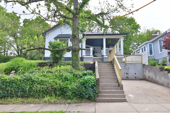 Building Photo - 252 Linden Ave