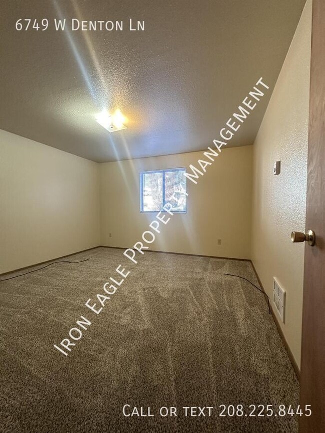 Building Photo - 6749 W Denton Ln