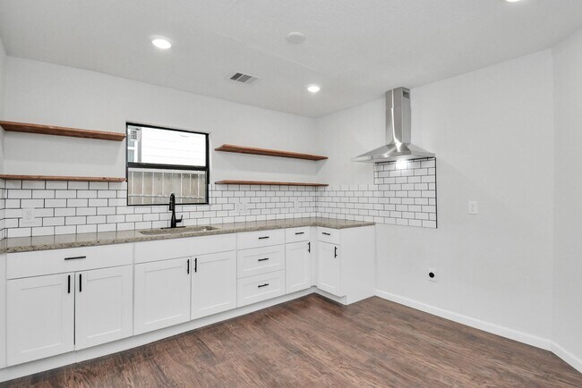 Building Photo - 262 De Boll St