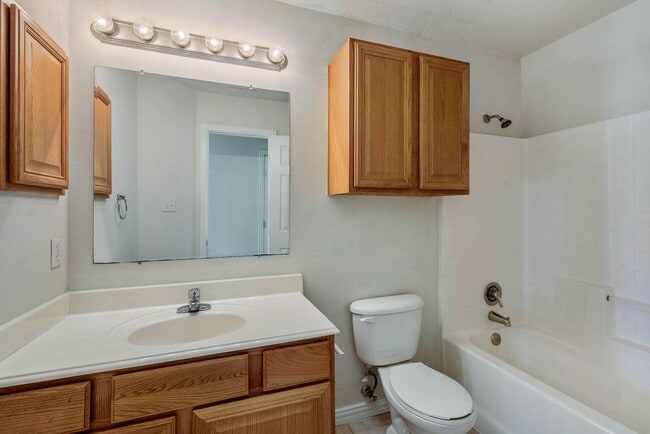 Building Photo - AUGUST PRE-LEASE!  Great 4 Bedroom 4 Bathr...