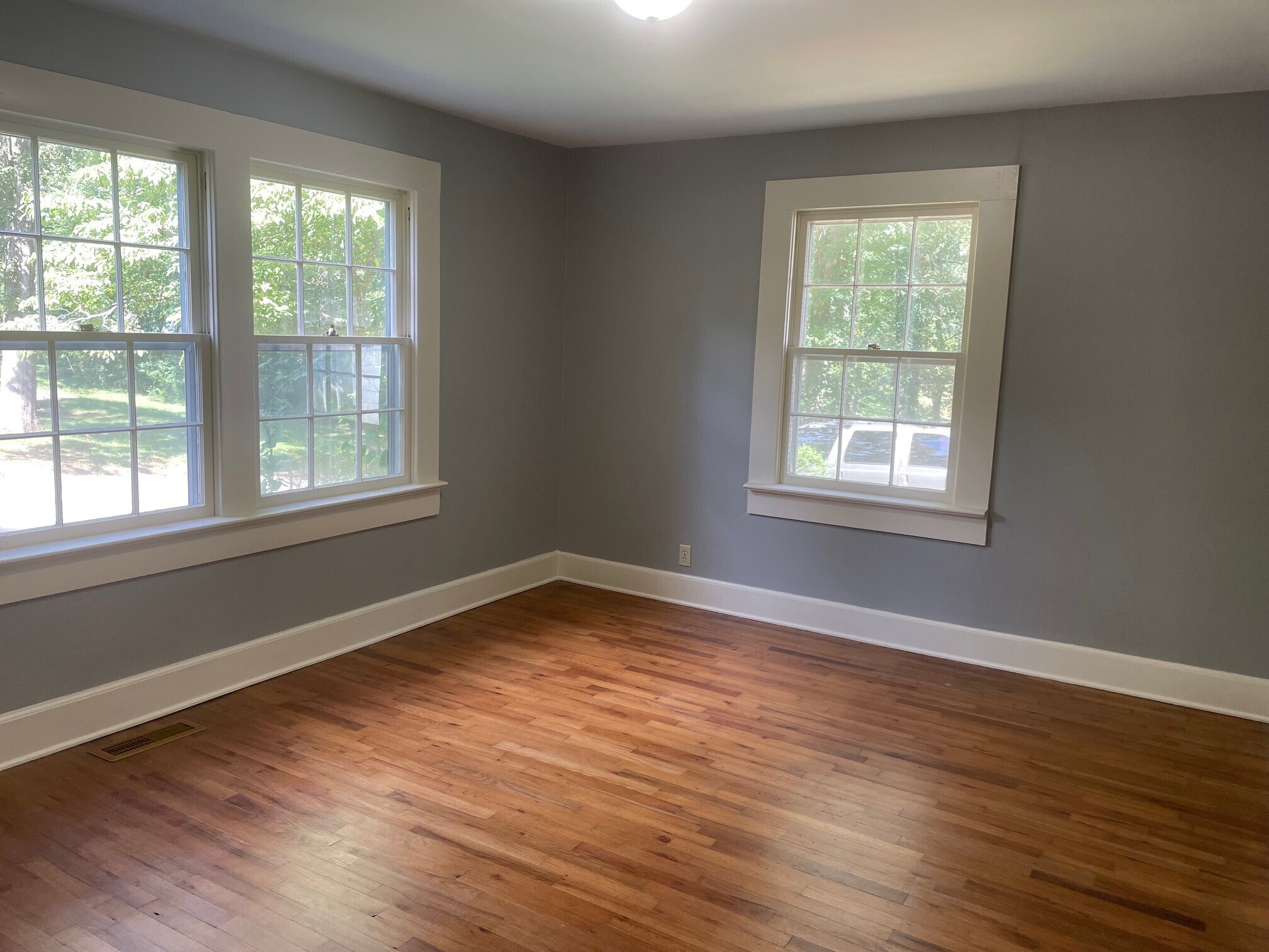 Building Photo - 930 Dixie Ave