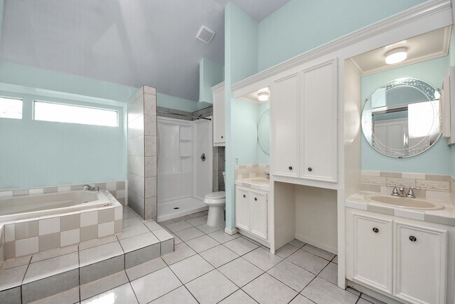 Building Photo - 15614 Barbarossa Dr