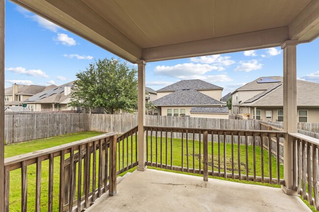 Building Photo - 5 Bedroom/3.5 Bath Saddle Creek Subdivision