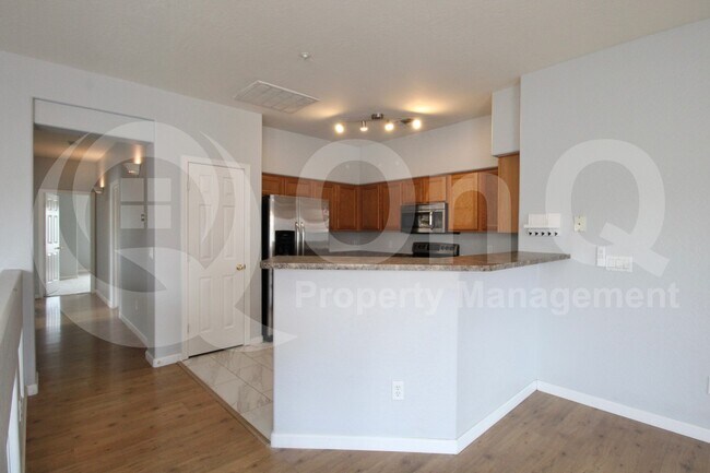 Building Photo - 525 N Miller Rd