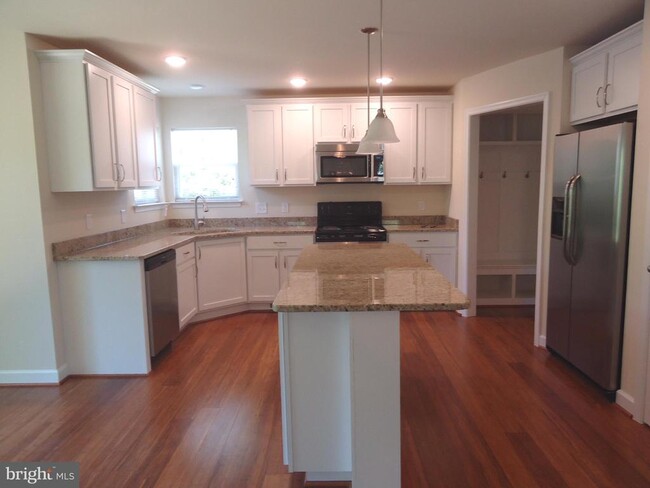 Building Photo - 10302 Bluebird Ct