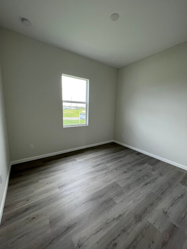 Building Photo - 1025 Jupiter Loop