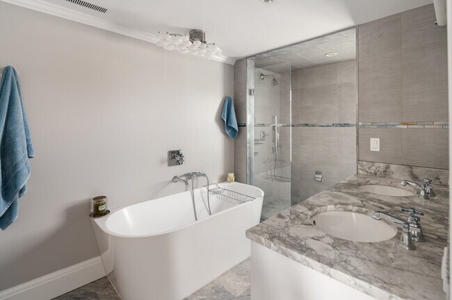 Building Photo - 187 Dolphin Cove Quay