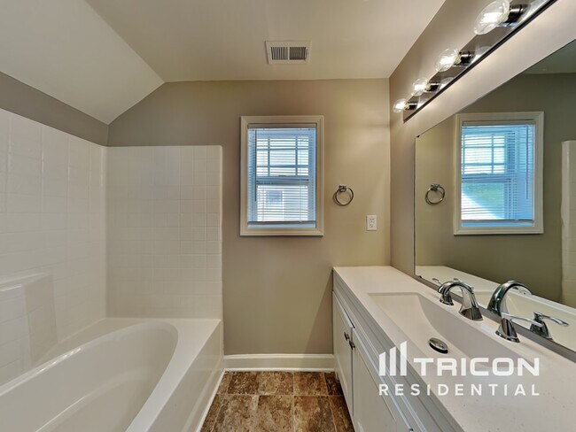 Building Photo - 12405 Walden Lea Dr