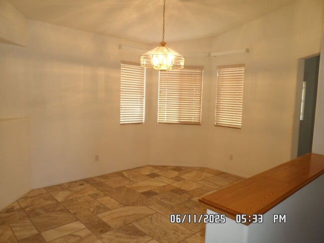 Building Photo - 3 Bedrooms, Den, 2 Bathrooms, 3 Car Garage...