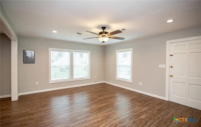 Building Photo - 2003 Woodlawn St