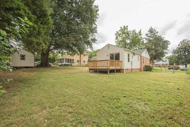 Building Photo - Spacious 4 Bedroom Home in West End Manor – $2,400/mo