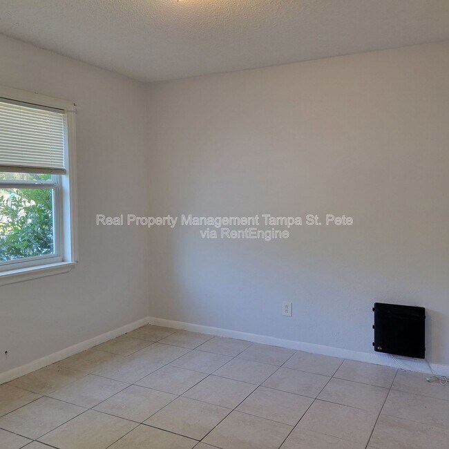 Building Photo - 8427 N 39th St