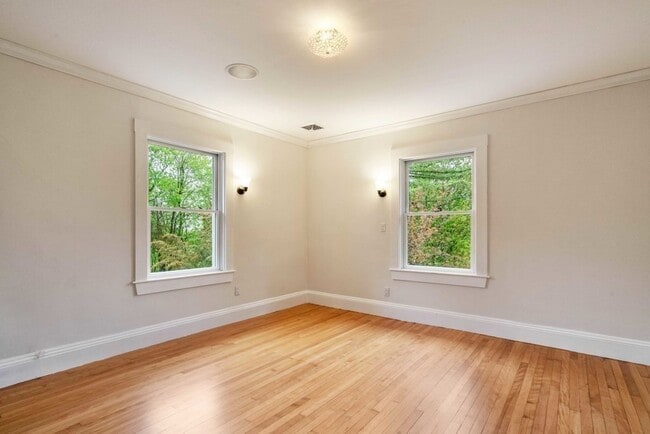 Building Photo - 12 Summit Rd