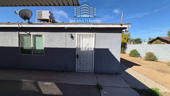 Building Photo - 3006 E Granada Rd