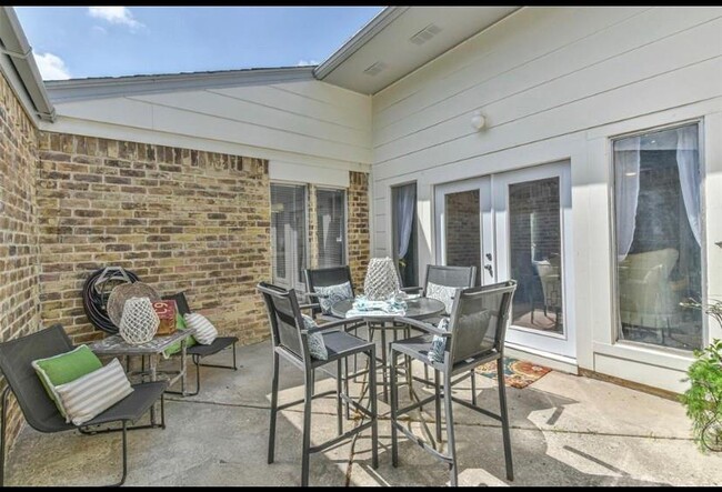 Building Photo - 22939 Spring Willow Dr